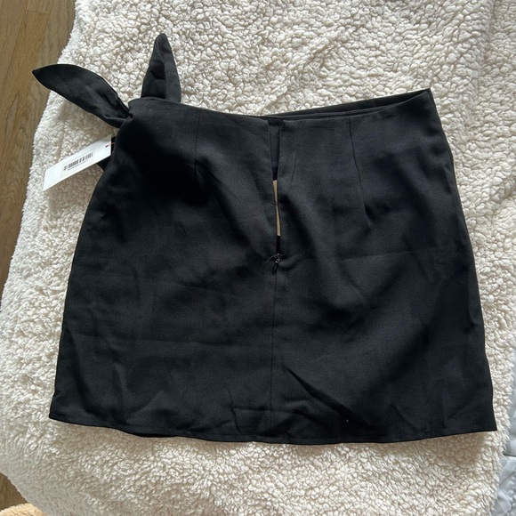 Essue black skirt size M - Picture 2 of 3